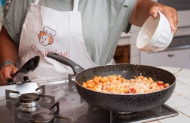 Pasta and Tiramisu Class at Local's Home in Venice